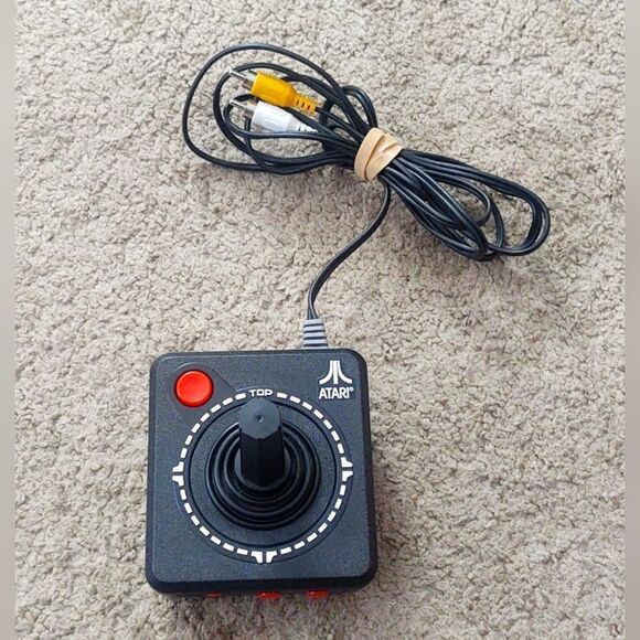 Atari 10-in-1  2008 TV Games Plug & Play Video Game Jakks Pacific Retro PREOWNED - Picture 1 of 4